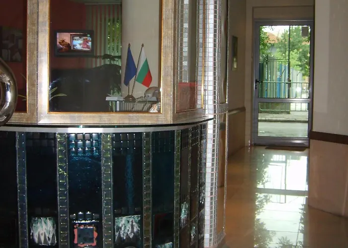 特拉卡特公寓酒店 3*